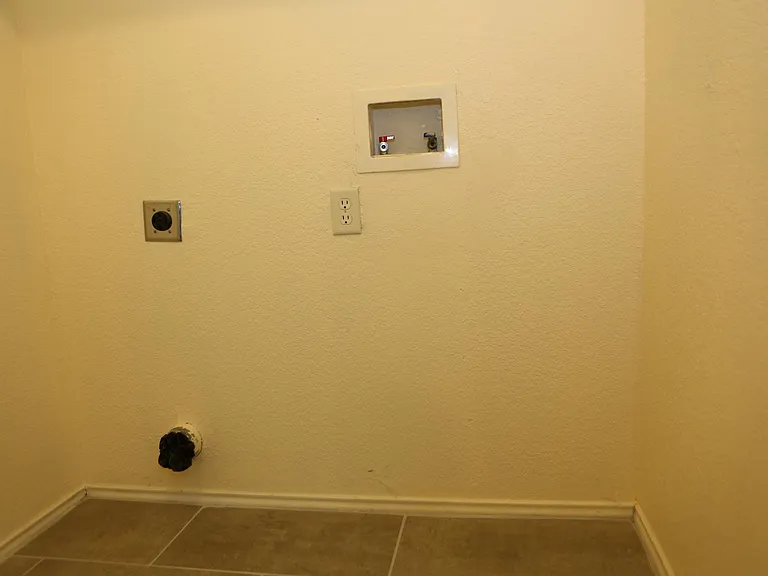 7305 Maplewood Dr — Photo 44