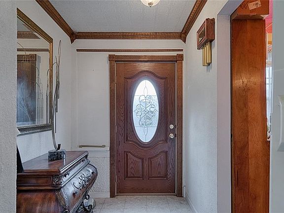 3rd image of 32 Grand Ave