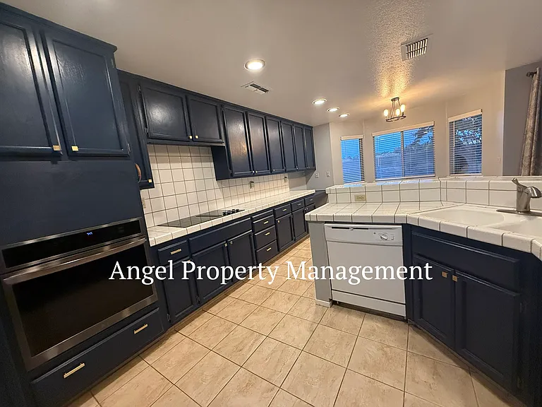 9131 Brienne Way — Photo 4