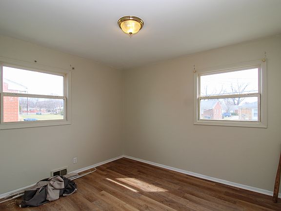 4th image of 1919 Stieber St