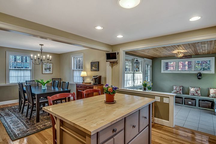 2nd image of 4 Alden Ln