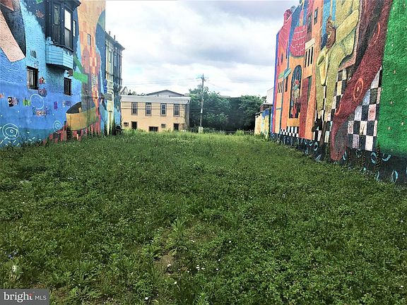 3rd image of 1533 W Girard Ave