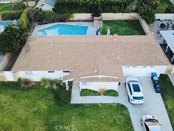 3rd image of 1870 Burch Ave