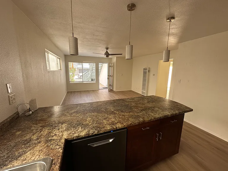 362 Rossmore Dr #DOWNSTAIRS — Photo 12