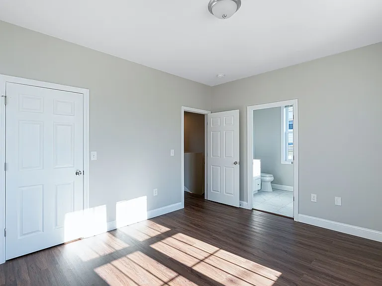 445 Admiral St — Photo 16