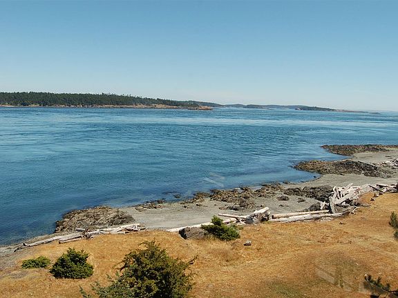 2nd image of 162 Island Dr