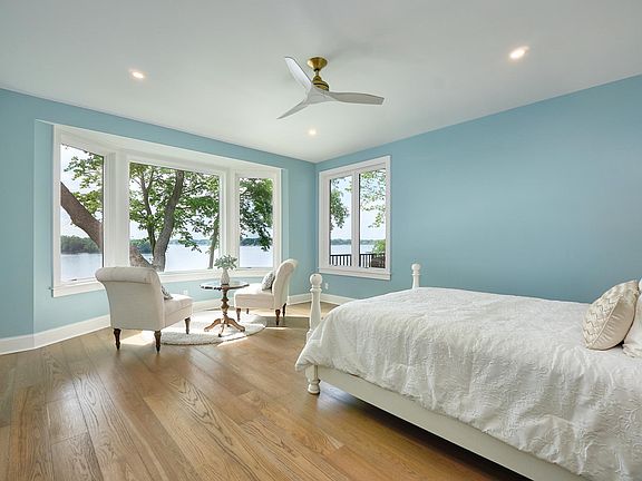 3rd image of 3008 Pelican Point Cir