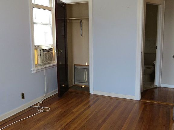 4th image of 2551 47th St #2
