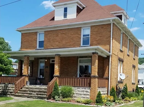 1011 Race St, Connellsville, PA 15425