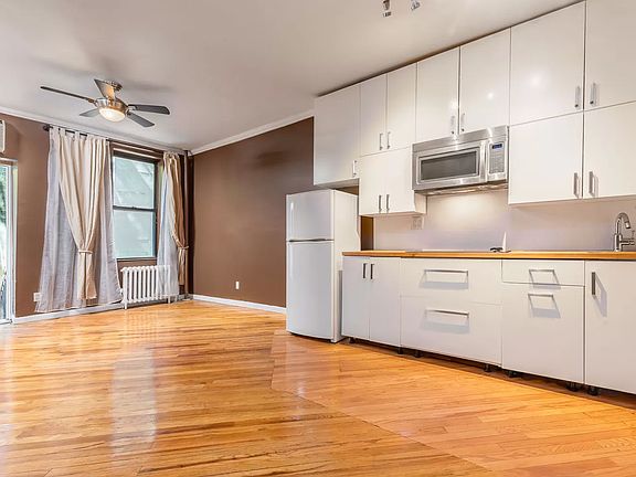 2nd image of 210 E 88th St APT 1C
