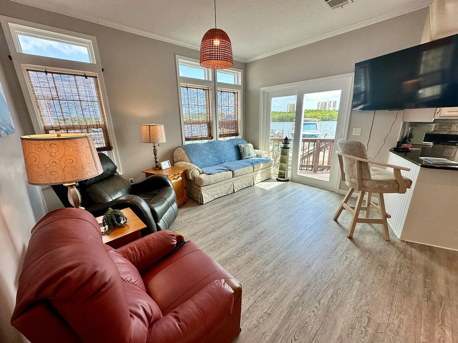 2 bed, 1.0 bath, $5,920 — Photo 1