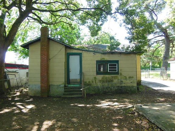 3rd image of 1208 Lake Ave