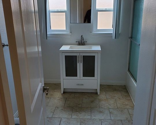 5th image of 1707 W 107th St