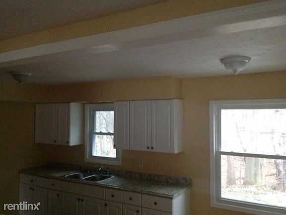 4th image of 4887 Geraldine Ave
