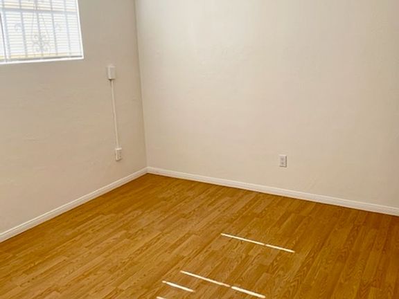 5th image of 3185 Landis St