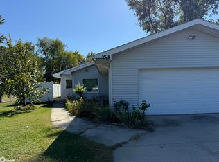 908 W Nishna Rd, Shenandoah, IA 51601