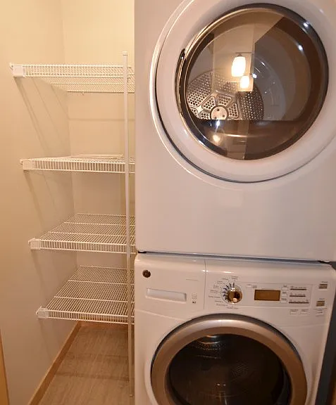 Venture Luxury High Rise — Photo 27