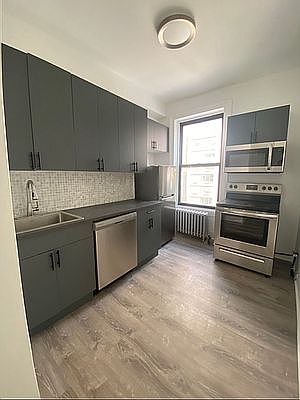 5th image of 251 E 45th St APT 4E
