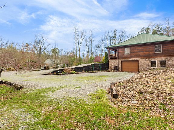 5th image of 114 Pine Loop Dr