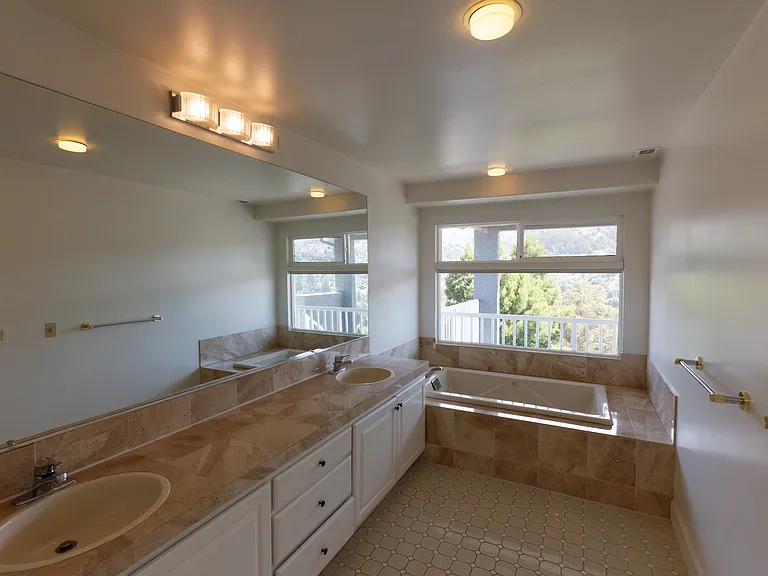 5070 Cochrane Ave — Photo 21