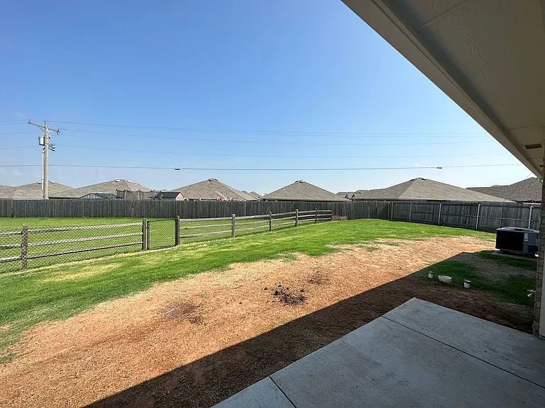 15749 Potomac Dr — Photo 38