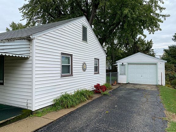 2nd image of 4704 N Helen Pl