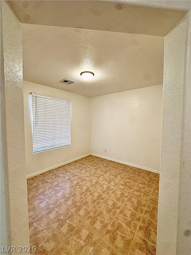 3 bed, 2.5 bath, 1732 sqft, $1,800 — Photo 4