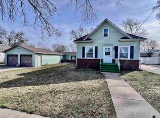 808 S Chestnut St, Friend, NE 68359