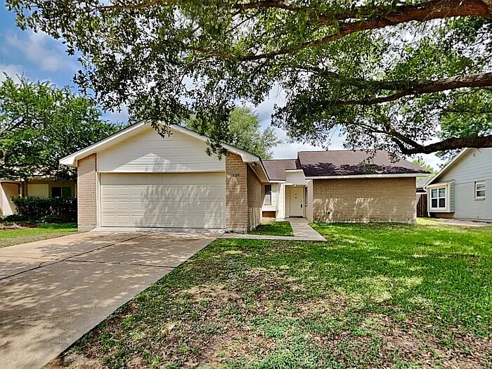 24030 Griffin House Ln — Photo 1