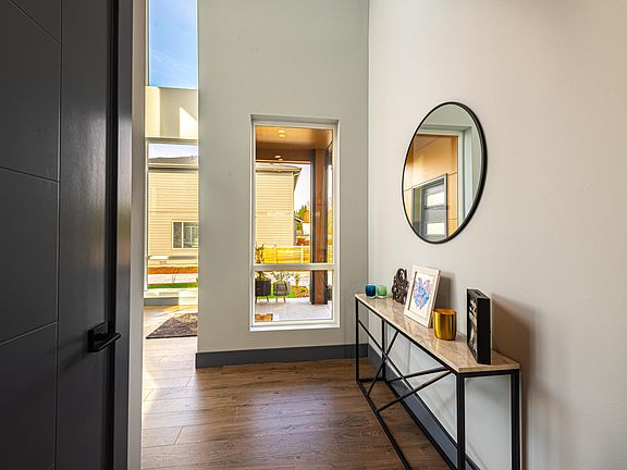 4th image of 121 Palisades Pl