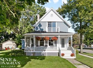 1423 Saint Clair River Dr, Algonac, MI