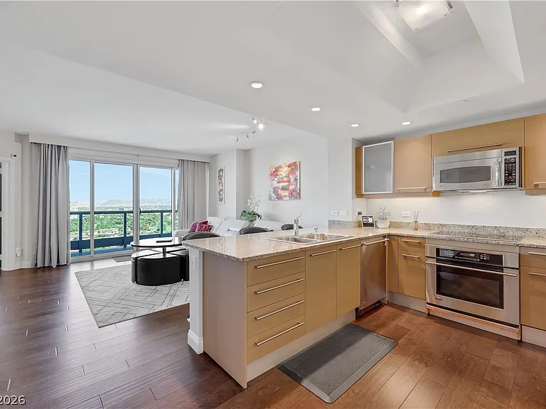 322 Karen Ave #2105 — Photo 1