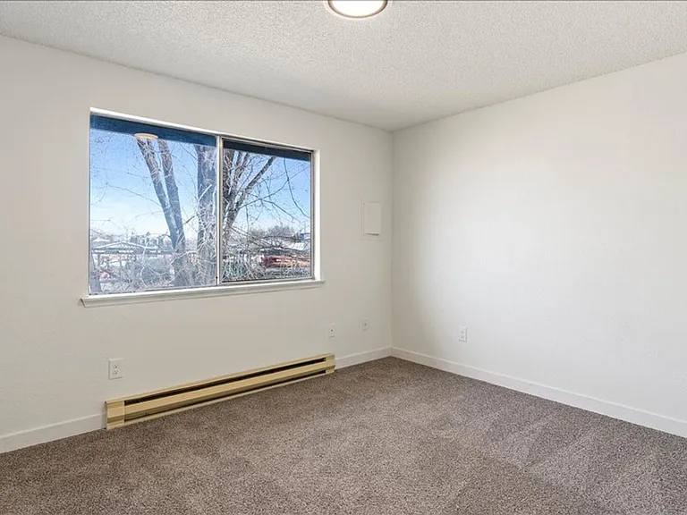 Kamden Court — Photo 30