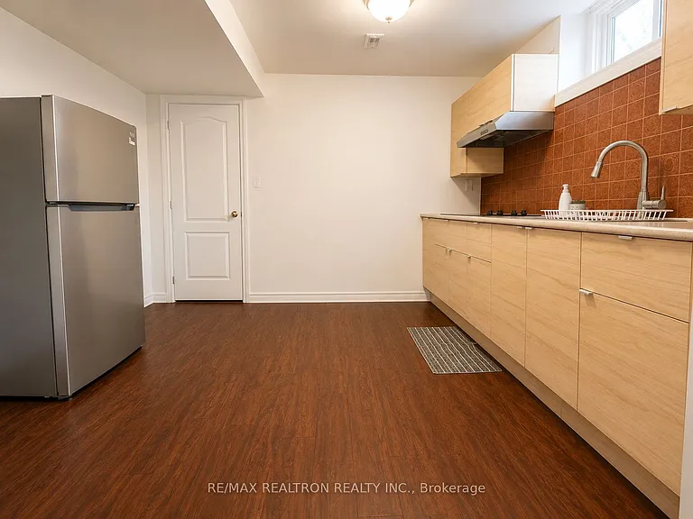 13 Aurora Heights Dr #BASEMENT — Photo 7