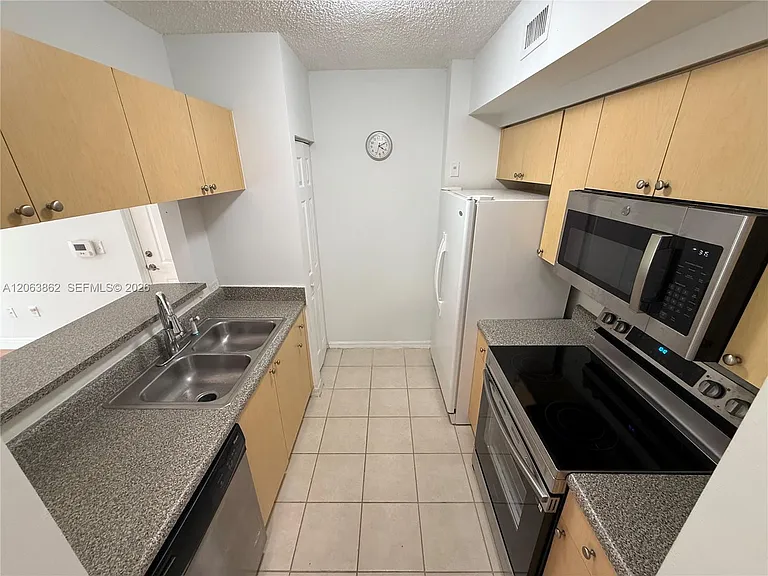 2240 E Preserve Way #302 — Photo 9