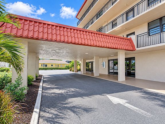 4th image of 17580 Gulf Blvd APT 417