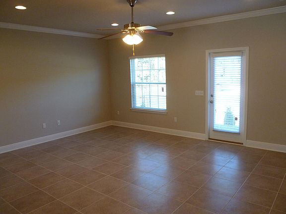 5th image of 16 W Shady Oaks Ln Unit E