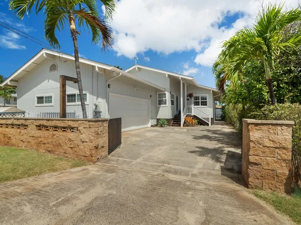 9897 Kahakai Rd, Waimea, HI 96796