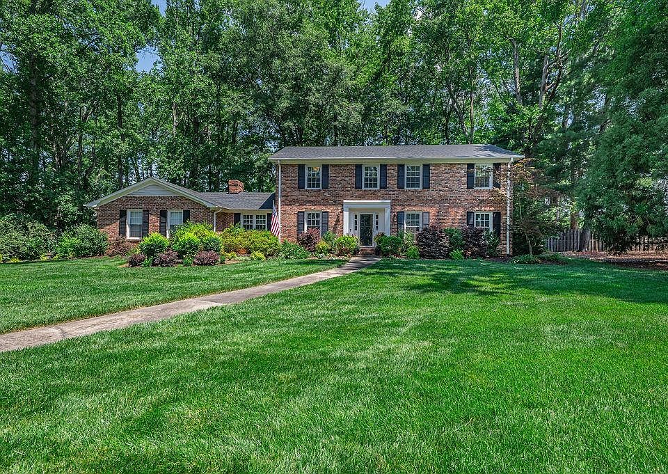 1st image of 123 Fernbrook Cir