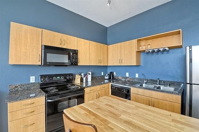 2nd image of 337 Camelot Ct