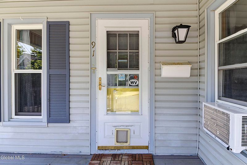 4th image of 91 Forest Street