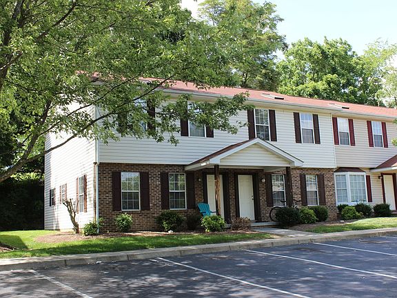 2nd image of 884 Patrick Henry Dr