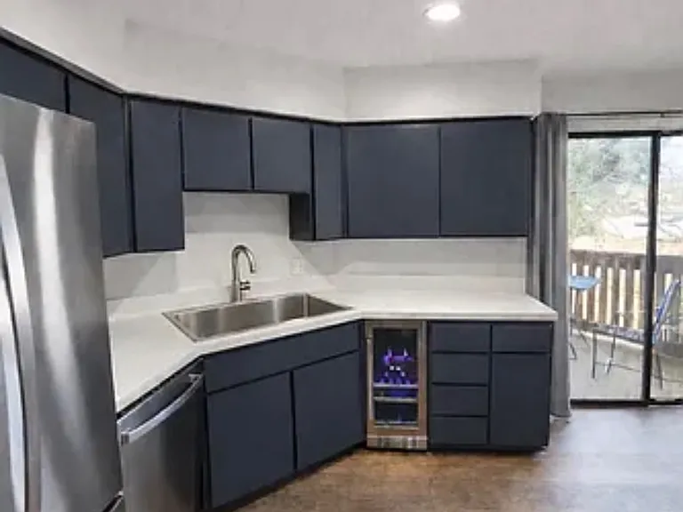 Kitchen / 2nd Balcony
