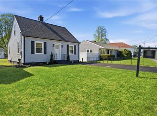 45 Metropolitan Park Dr, Riverside, RI 02915
