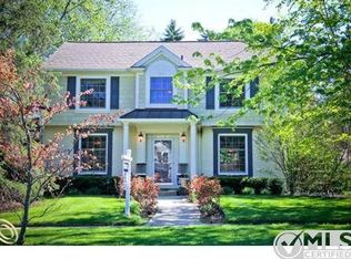 18432 Riverside Dr, Beverly Hills, MI 48025