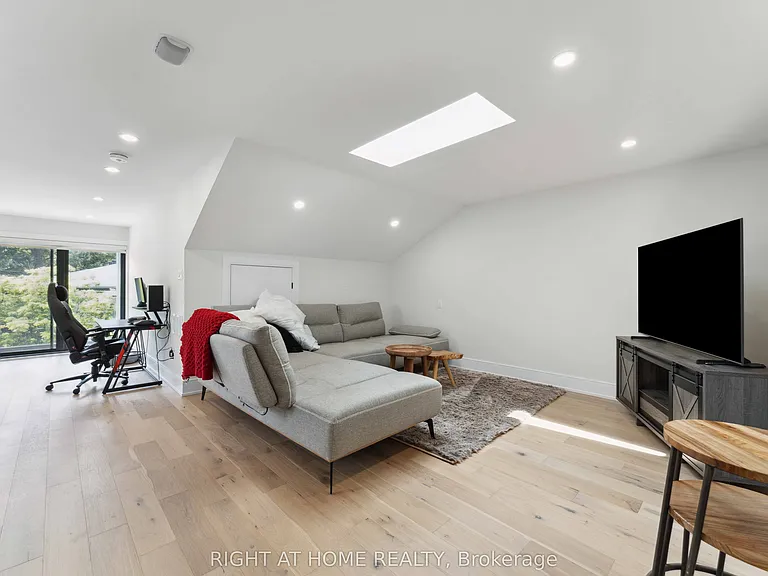 187 Carleton Ave — Photo 38