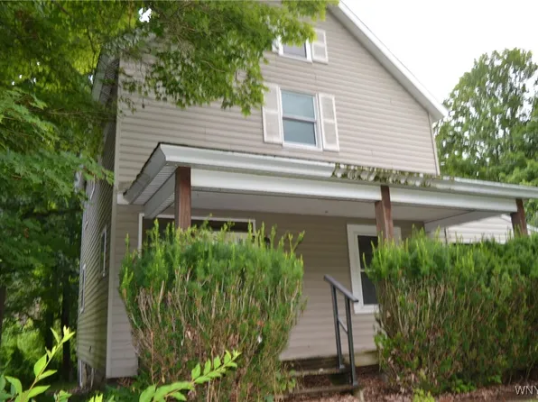 352 Palmer St, Gowanda, NY 14070