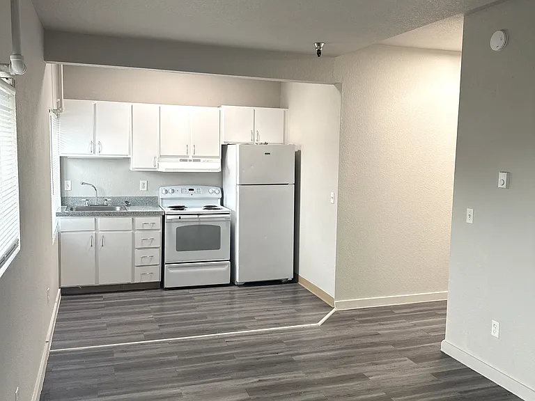 Elks Apartments — Photo 23