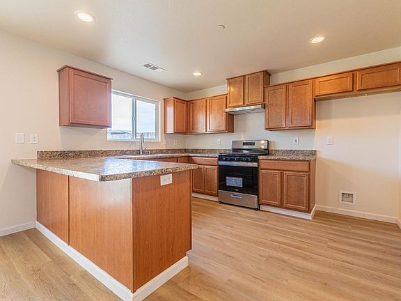 4th image of 337 Eppler St