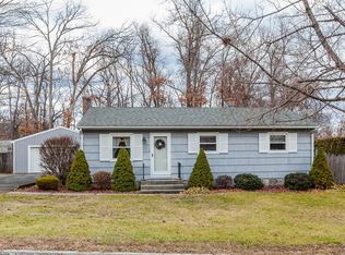 30 Zephyr Ln, Springfield, MA 01128